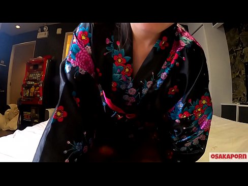 ❤️ Jong cosplay-meisie hou van seks tot orgasme met 'n spuit in 'n perdevrou en 'n blowjob. Asiatiese meisie met harige poes en pragtige tiete in tradisionele Japannese kostuum in amateurvideo wat masturbasie met fokspeelgoed wys. Sakura 3 OSAKAPORN. ☑ Porno by ons