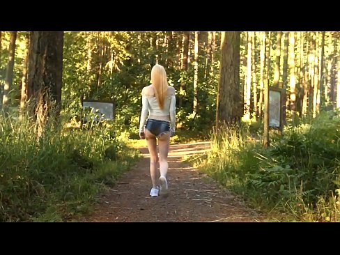 ❤️ Mooi vrou beweeg stadig, nie naakvideo nie ☑ Porno by ons