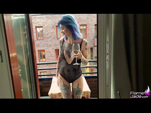 ❤️ Geweldige meisie suig met 'n gulp en fokken passievol onder die oop lug ☑ Porno by ons